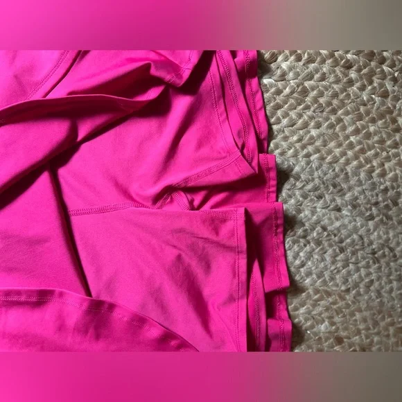 Tommy Bahama Hot Pink Golf Skort / Mini Skirt with Shorts - Size Large Skirt - Picture 5 of 8